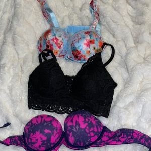 Nwt Victoria secret pink bras